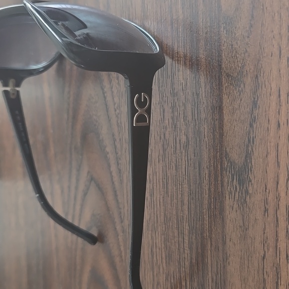 Dolce & Gabbana Black Oversized Sunglasses - Picture 2 of 4